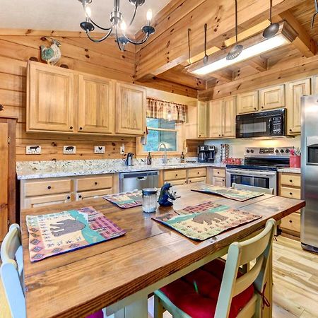 Waynesville Cabin With Covered Deck And Fire Pit! Lake Junaluska Buitenkant foto