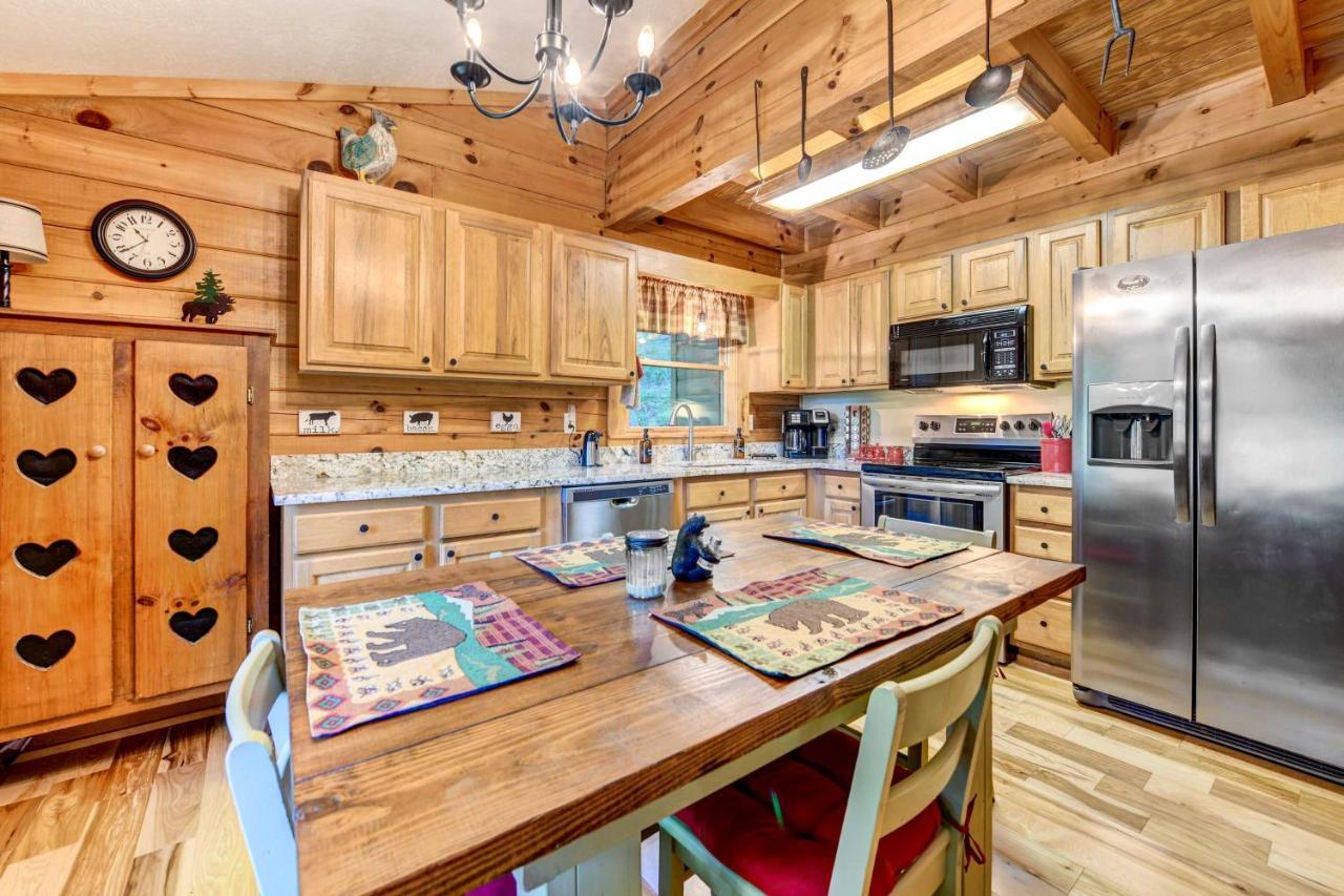 Waynesville Cabin With Covered Deck And Fire Pit! Lake Junaluska Buitenkant foto