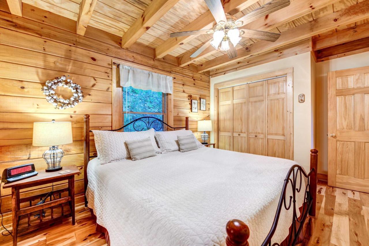 Waynesville Cabin With Covered Deck And Fire Pit! Lake Junaluska Buitenkant foto