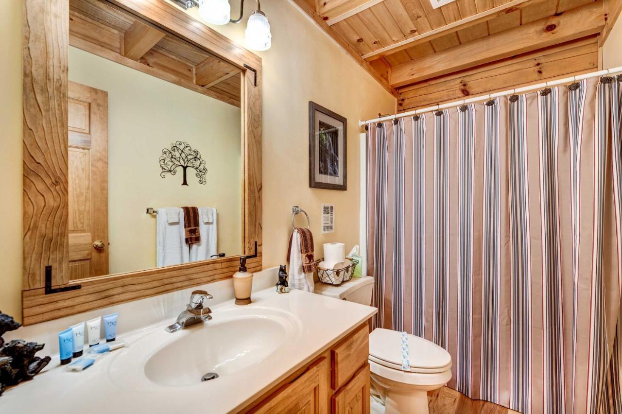 Waynesville Cabin With Covered Deck And Fire Pit! Lake Junaluska Buitenkant foto