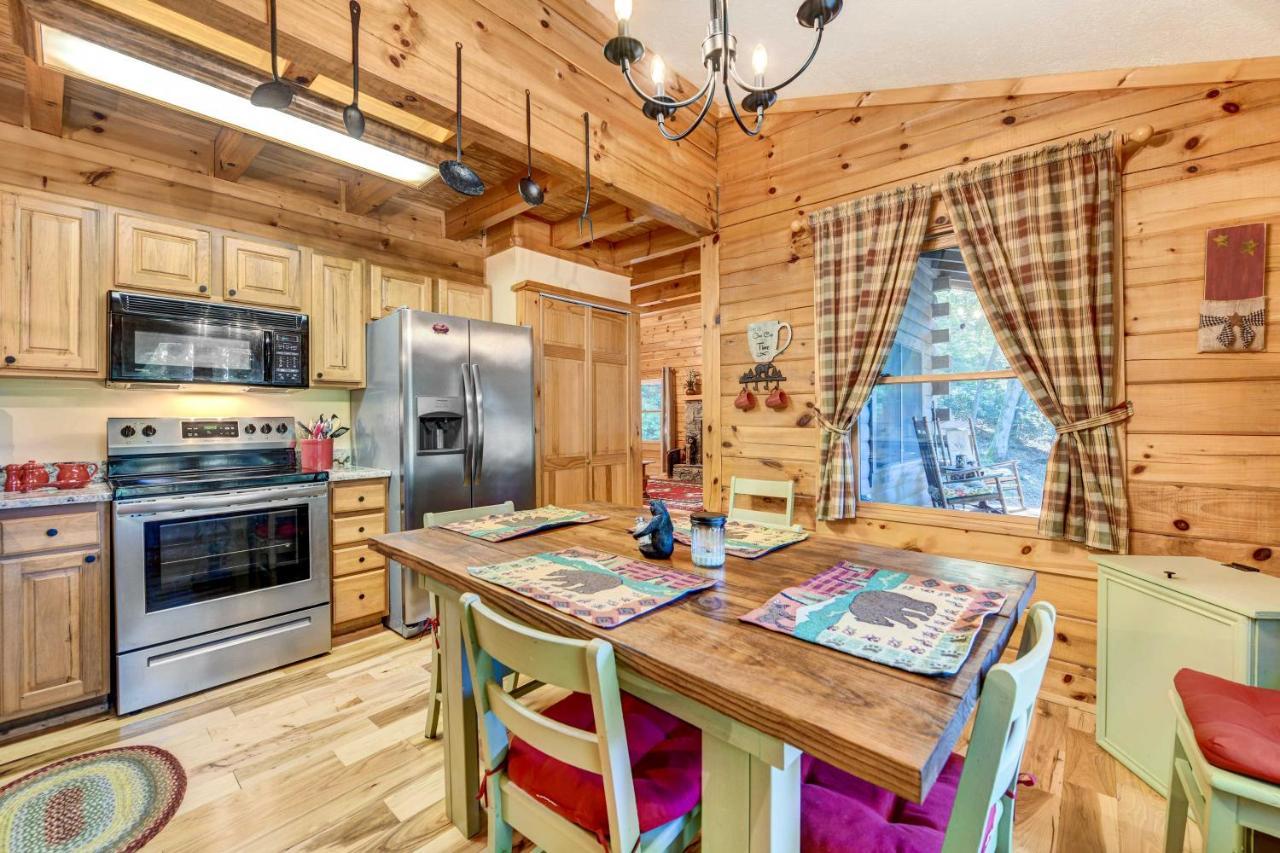 Waynesville Cabin With Covered Deck And Fire Pit! Lake Junaluska Buitenkant foto